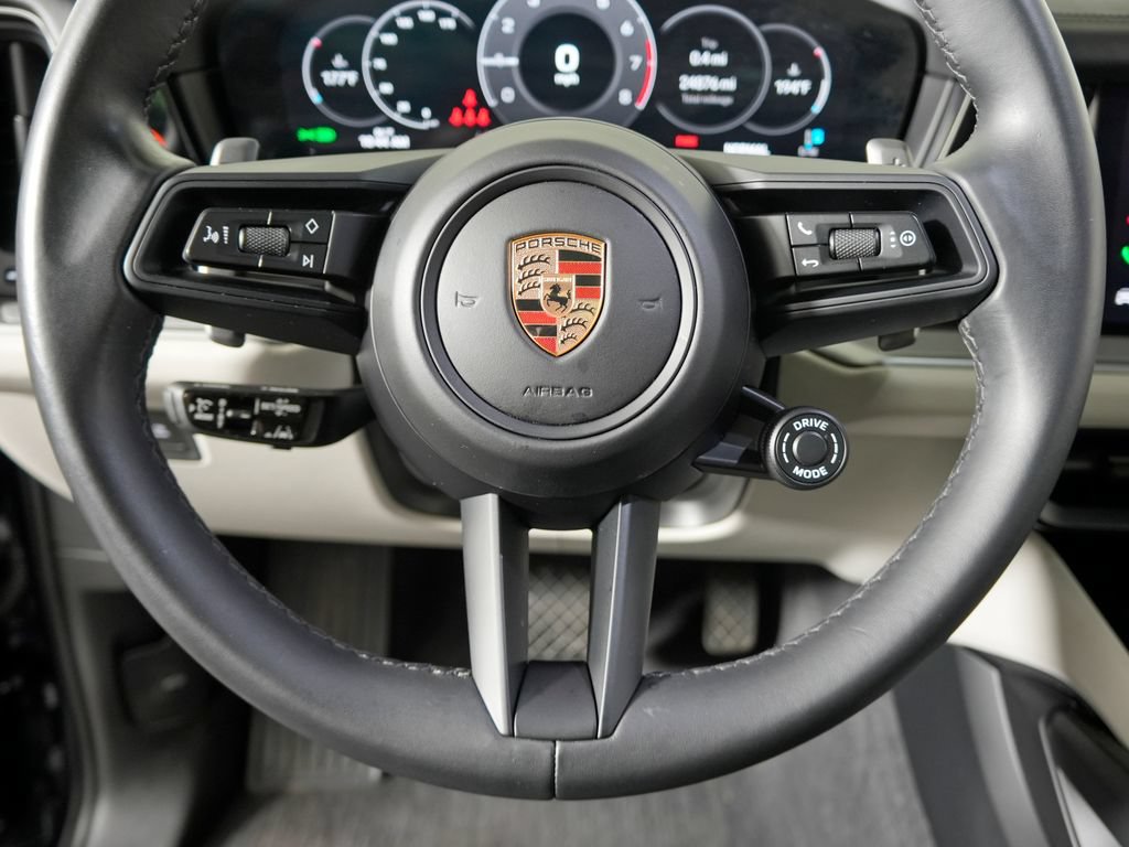 Certified 2024 Porsche Cayenne AWD/4WD image 28