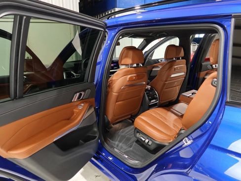 Used 2025 BMW X7 M60i AWD/4WD image 18