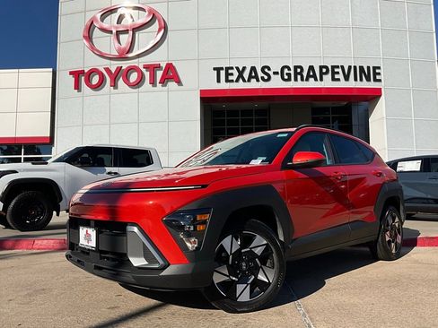 Used 2025 Hyundai Kona SEL image 2