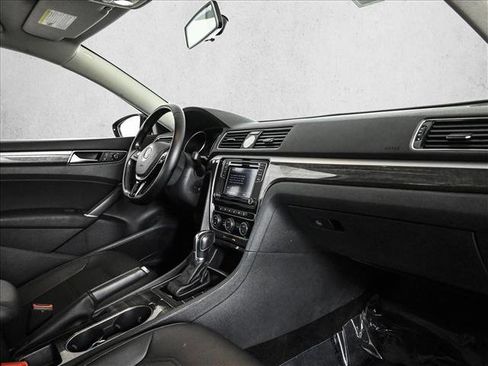 Used 2017 Volkswagen Passat 1.8T SE FWD image 22