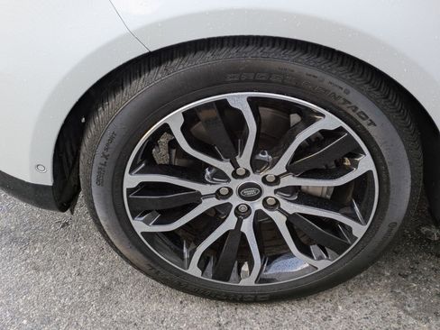 Used 2022 Land Rover Range Rover Sport HSE Silver Edition image 11