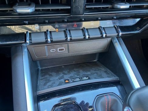 Used 2023 Chevrolet Colorado Z71 w/ Z71 Convenience Package 2 image 15