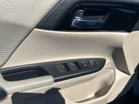 Used 2016 Honda Accord LX image 15