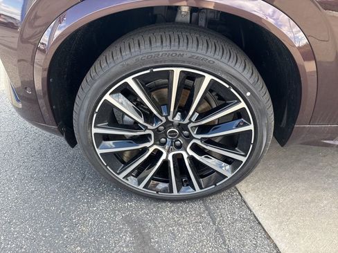 New 2026 Volvo XC90 B6 Plus w/ Protection Package Premier AWD/4WD image 11