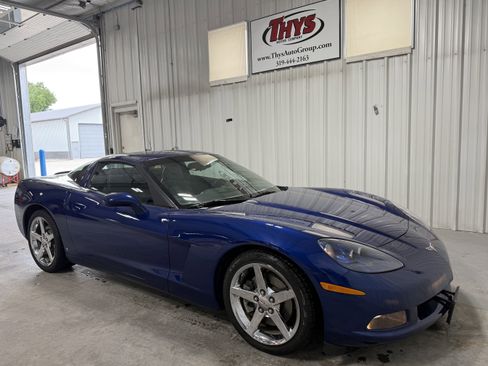 Used 2006 Chevrolet Corvette Coupe w/ Preferred Equipment Group RWD image 1