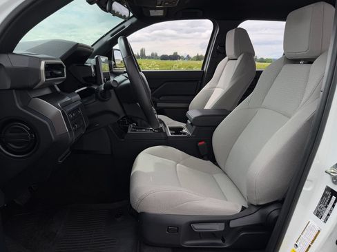 Certified 2025 Toyota 4Runner SR5 AWD/4WD image 9