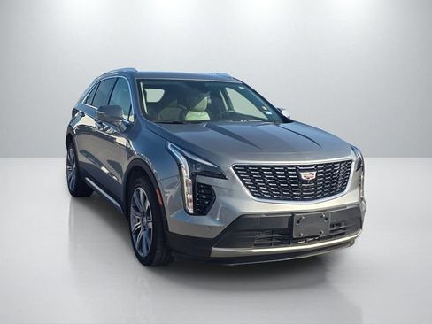 Used 2023 Cadillac XT4 Premium Luxury w/ Enhanced Visibility Package FWD image 3