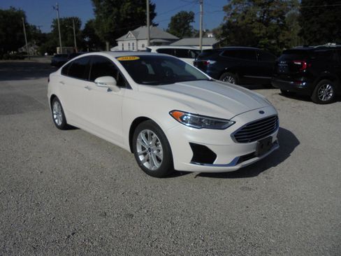 Used 2020 Ford Fusion SEL image 3