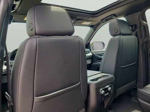 Used 2024 GMC Yukon XL Denali AWD/4WD image 9
