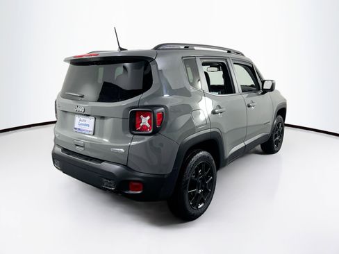 Used 2022 Jeep Renegade Latitude w/ Convenience Group AWD/4WD image 5