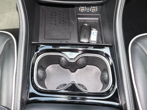 Used 2025 Chrysler Pacifica Limited FWD image 25