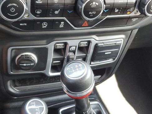 Certified 2018 Jeep Wrangler Unlimited Sahara AWD/4WD image 27