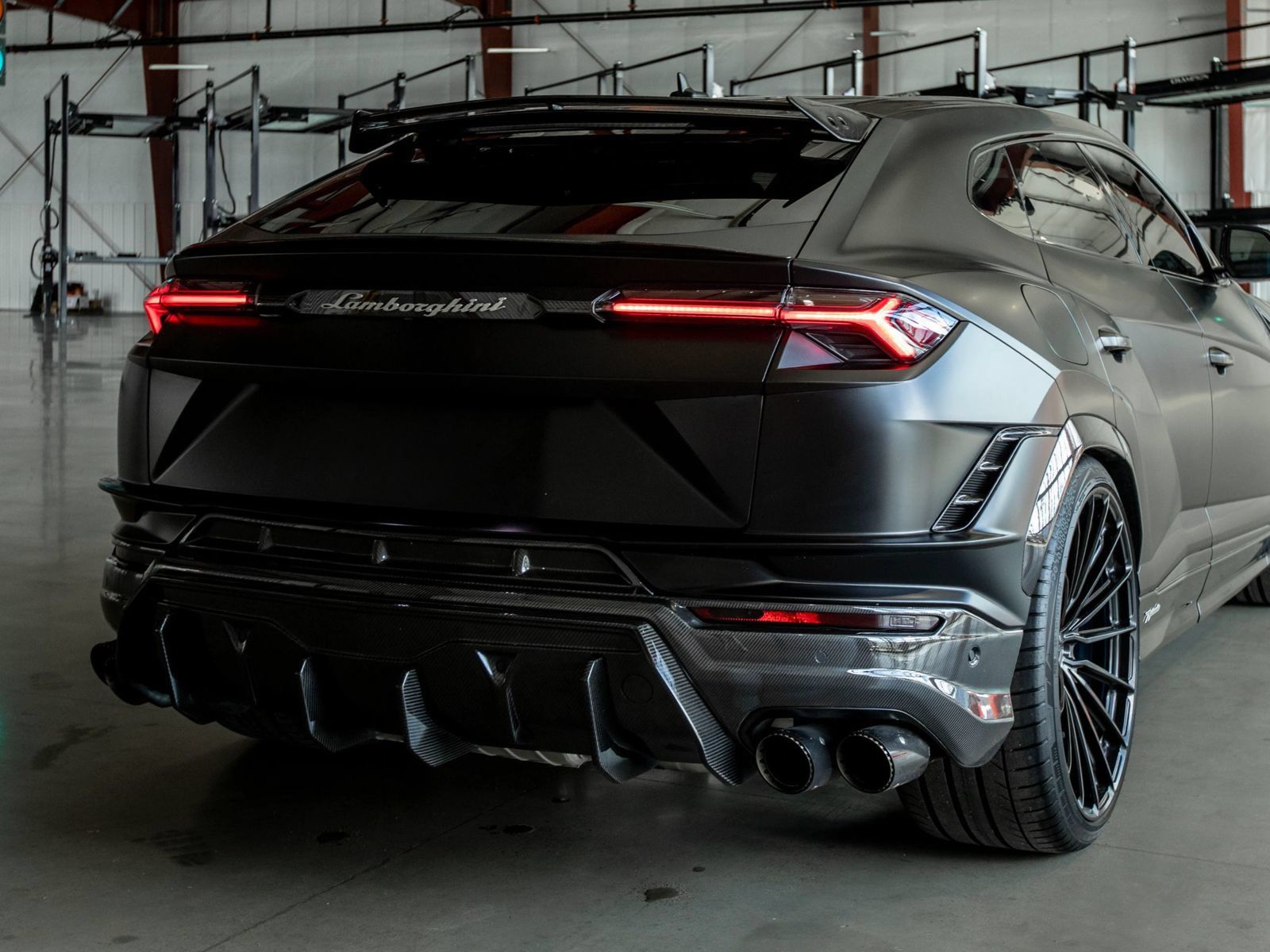 Used 2023 Lamborghini Urus Performante AWD/4WD image 6
