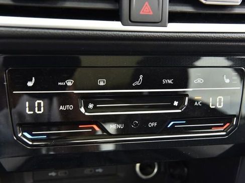 New 2026 Volkswagen Taos SE AWD/4WD image 14