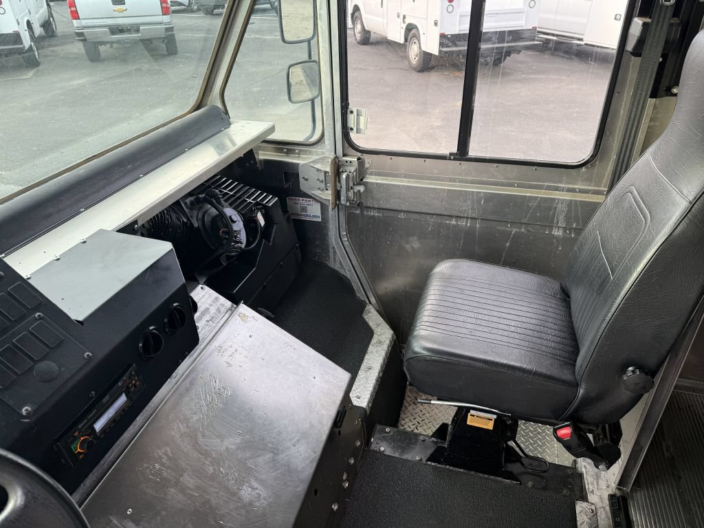 Used 2017 Ford E-350 and Econoline 350 Super Duty w/ A/C Prep Package RWD image 14
