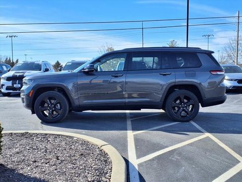 Used 2023 Jeep Grand Cherokee L Limited w/ Luxury Tech Group II image 27