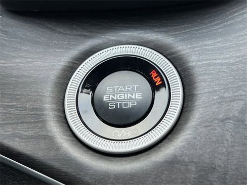 New 2025 Jeep Grand Cherokee Limited w/ Black Appearance Package image 32