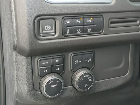 Used 2023 Chevrolet Suburban Z71 w/ Luxury Package image 35