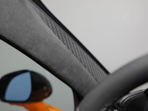 Used 2026 McLaren 750S Spider RWD image 36