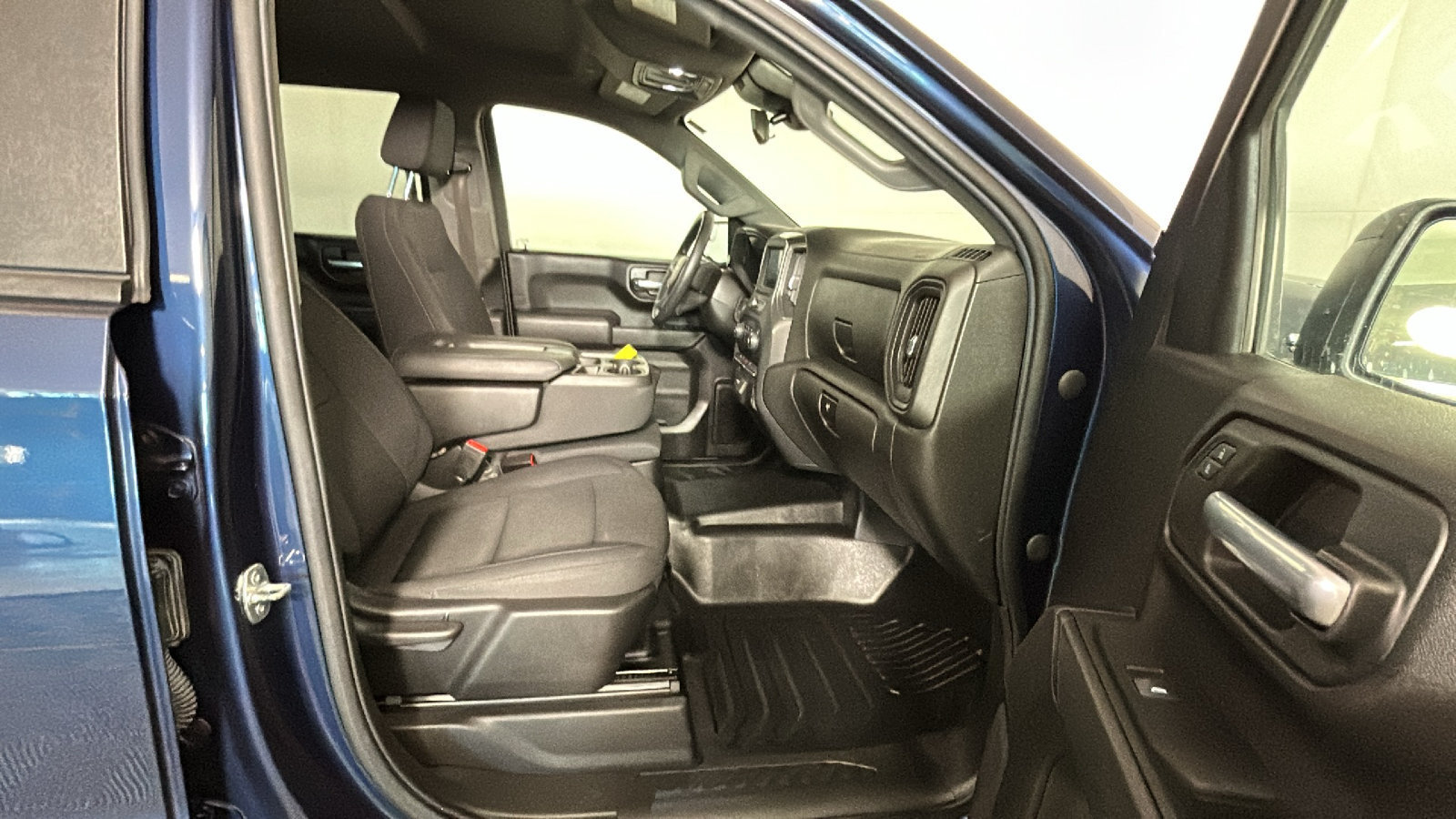 Used 2022 Chevrolet Silverado 1500 W/T w/ WT Value Package AWD/4WD image 36