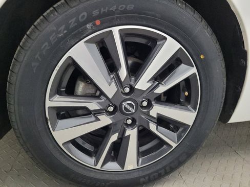 Used 2025 Nissan Versa SV FWD image 31