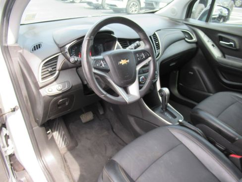 Certified 2018 Chevrolet Trax LT w/ Sun & Sound Package AWD/4WD image 18