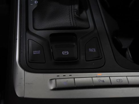 Used 2025 Kia Carnival FWD image 28