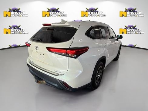 Used 2021 Toyota Highlander XLE AWD/4WD image 4