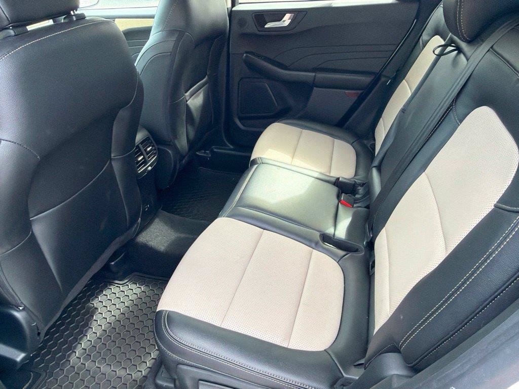 Used 2022 Ford Escape Titanium w/ Titanium Elite Package AWD/4WD image 9