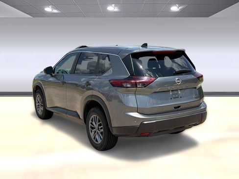 Used 2024 Nissan Rogue S AWD/4WD image 3