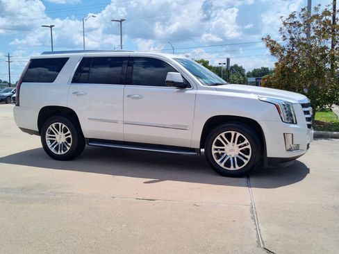 Used 2020 Cadillac Escalade 2WD image 15