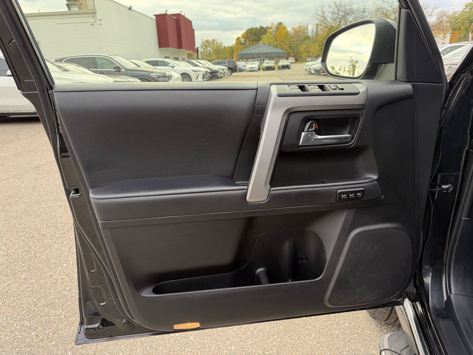 Used 2022 Toyota 4Runner Limited AWD/4WD image 10