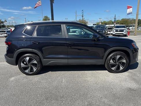 New 2025 Volkswagen Taos SE image 7