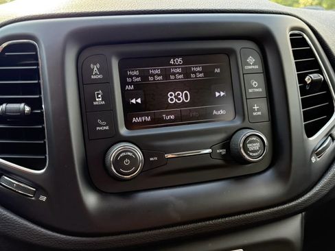 Used 2018 Jeep Compass Latitude w/ Cold Weather Group AWD/4WD image 21