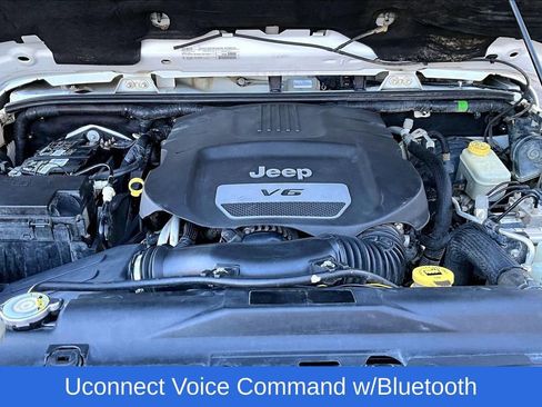 Used 2017 Jeep Wrangler Unlimited Sahara image 32