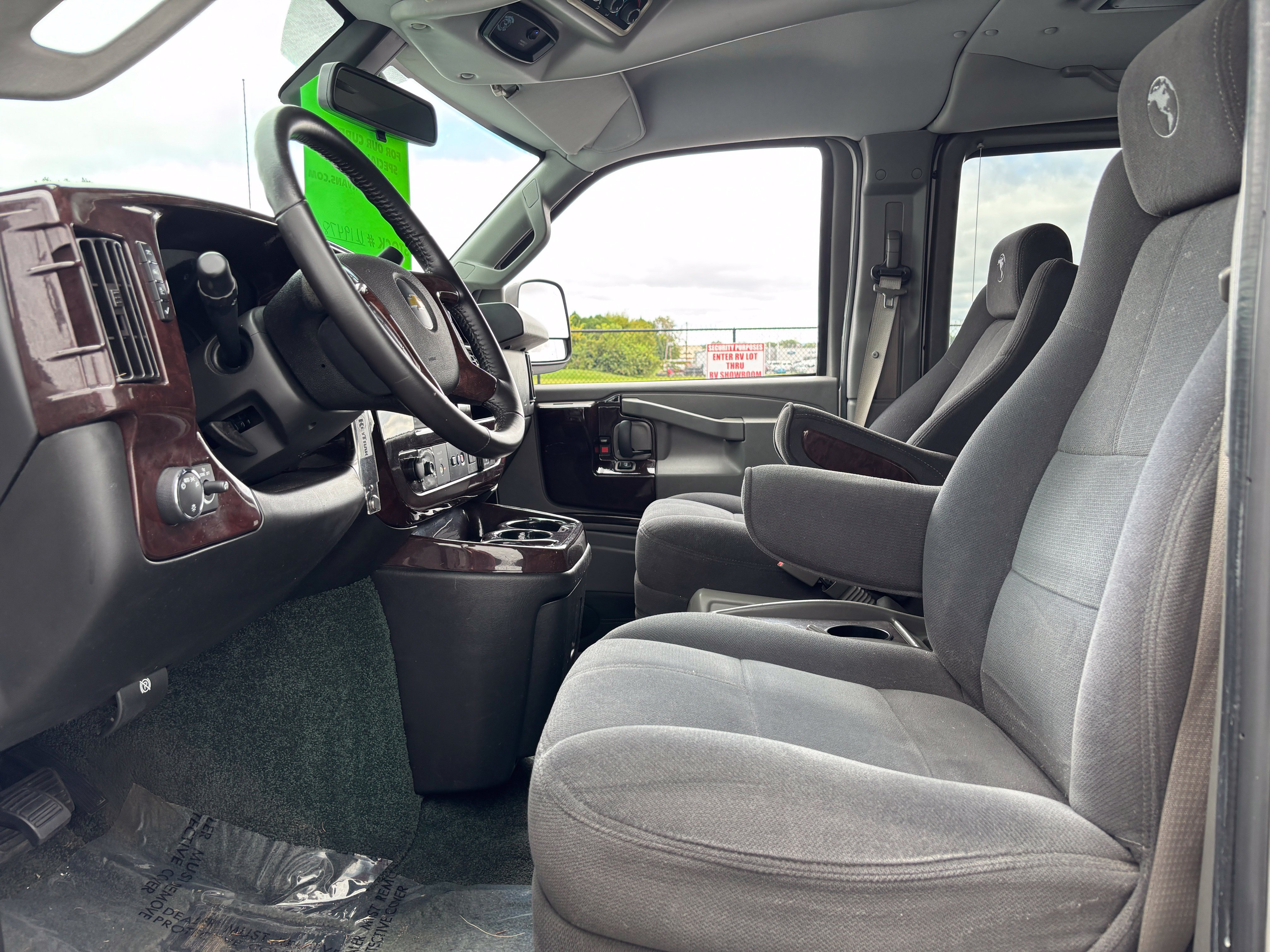Used 2019 Chevrolet Express 2500 w/ Enhanced Convenience Package RWD image 16
