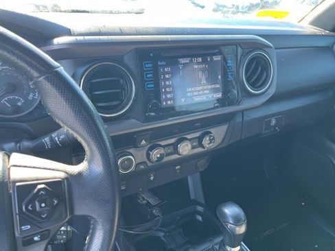 Used 2017 Toyota Tacoma TRD Sport w/ Tow Package (A/T) image 21