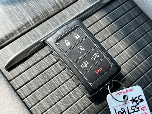 Used 2023 Jeep Wagoneer L Series III w/ Premium Group I AWD/4WD image 32