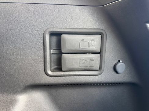 Used 2024 Chevrolet Equinox LT FWD image 13