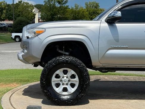 Used 2019 Toyota Tacoma SR w/ SR Convenience Package RWD image 13