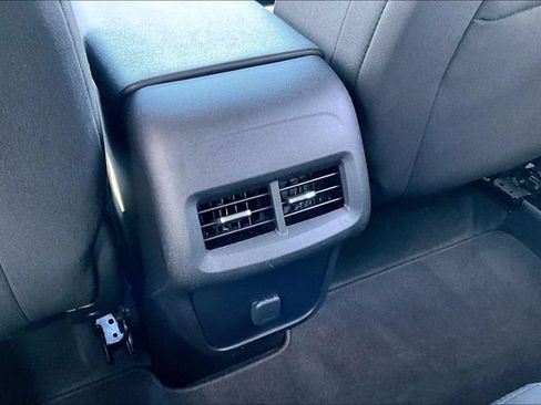 Used 2018 Chevrolet Equinox LT FWD image 10