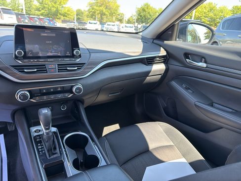 Used 2024 Nissan Altima 2.5 SV image 24