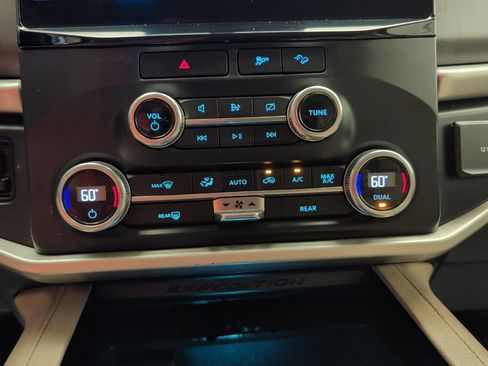 Used 2022 Ford Expedition XLT AWD/4WD image 34
