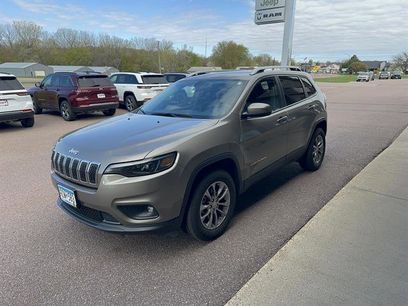 Used 2019 Jeep Cherokee Latitude Plus w/ Comfort/Convenience Group