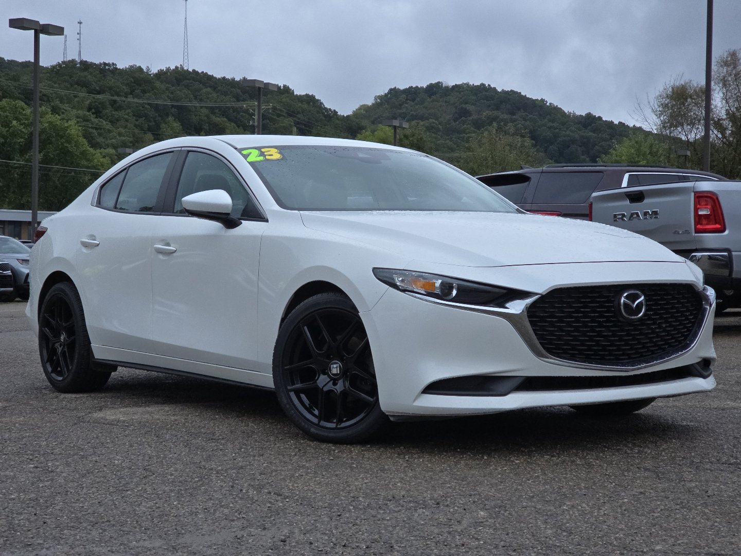 Used 2023 MAZDA MAZDA3 s FWD image 2