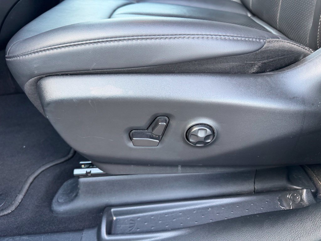 Used 2025 Chrysler Pacifica Select FWD image 17
