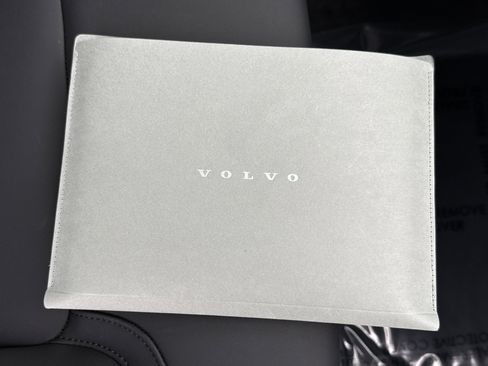 Used 2025 Volvo XC90 B6 Plus image 35