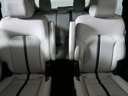 Certified 2024 MAZDA CX-90 Plug-In Hybrid w/ Preferred AWD/4WD image 13