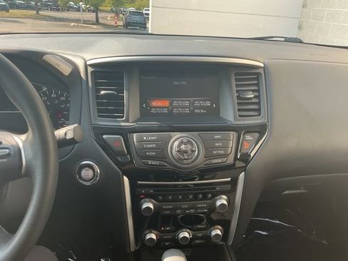 Used 2020 Nissan Pathfinder S AWD/4WD image 22
