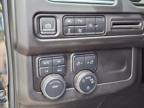 Used 2024 Chevrolet Suburban RST w/ Luxury Package AWD/4WD image 33